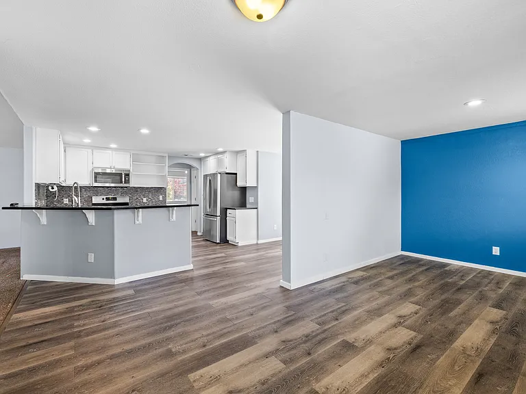1016 Birmingham St — Photo 9