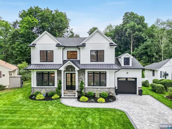 9 Hazelhurst Ave, Glen Rock, NJ 07452