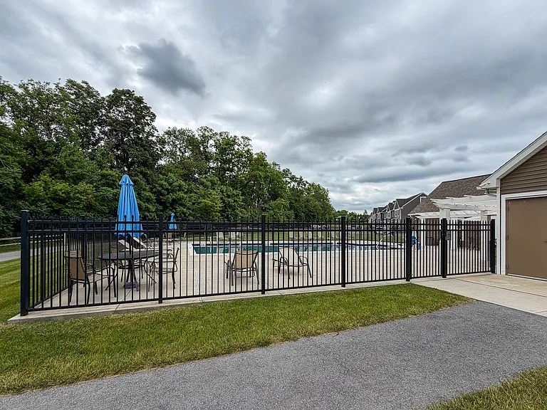 222 Blackford Blvd — Photo 24