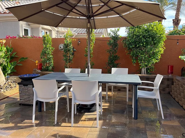 Outdoor Dining Table seating 6 pers