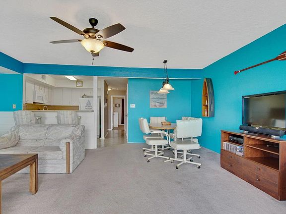 5th image of 100 Edgewater Dr #39