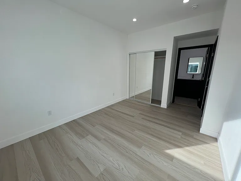 4900 Lennox Blvd #1 — Photo 24