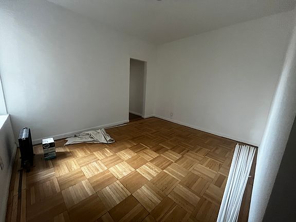 5th image of 305 Ocean Ave APT B2