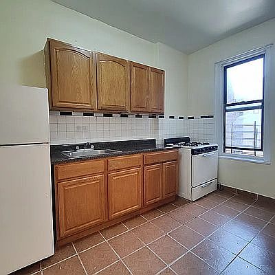1st image of 2600 Creston Ave APT 4C
