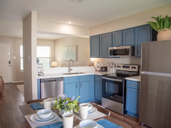 311 Manuel Dr, College Station, TX