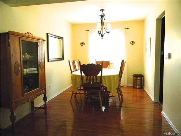 4th image of 1335 Morninglow Dr