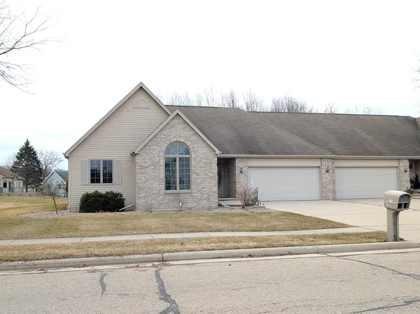 125 Fieldcrest Dr, Brillion, WI 54110