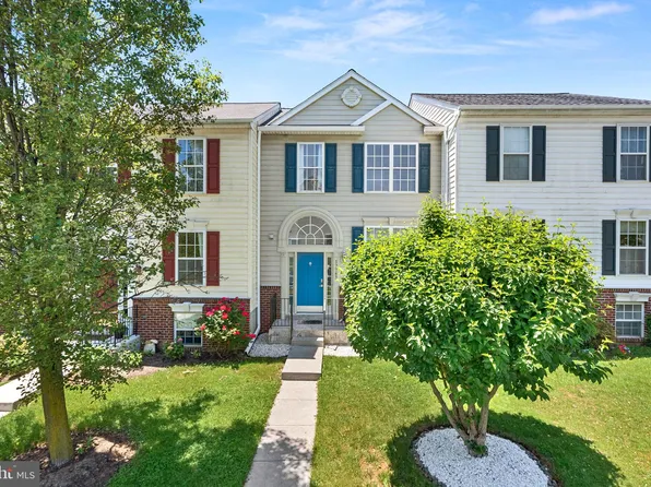 17363 Kentsdale Sq, Round Hill, VA 20141