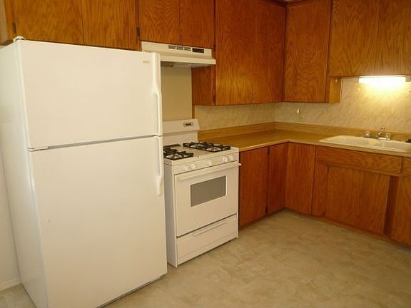3rd image of 1415 E 6th St
