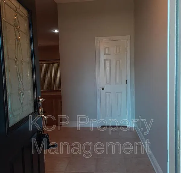 2109 Barrington Dr — Photo 4