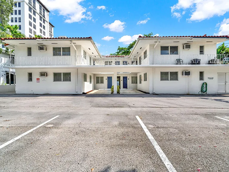 223 Antilla Ave — Photo 16