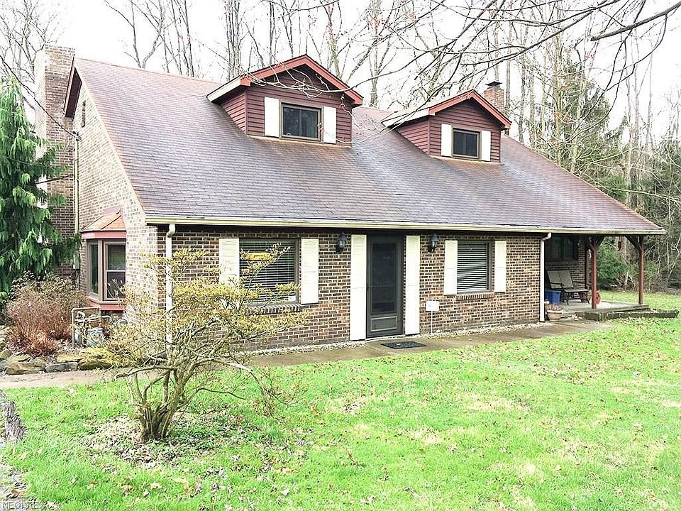 Built in two stages - originally this was a three-room structure. The back of the home and second floor were added in 1977.
