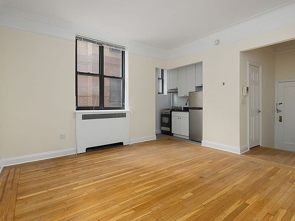 5th image of 310 E 75th St APT 1K