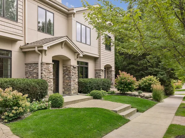 533 Willoughby Way W, Minnetonka, MN 55305