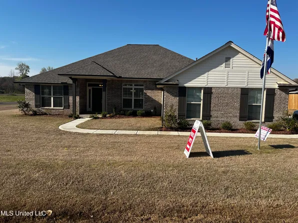 5918 Grove Ln, Horn Lake, MS 38637
