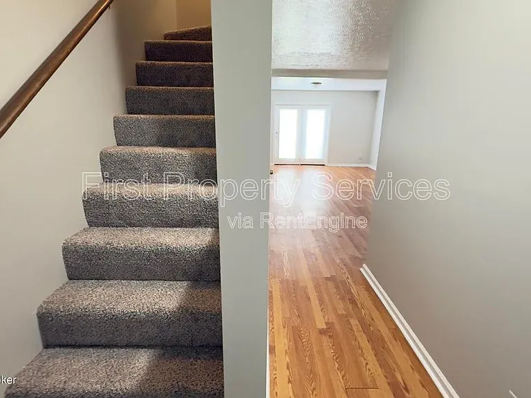 729 E Court Ave — Photo 6