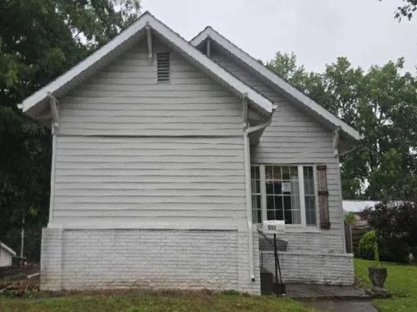 502 W Grand Ave, Carterville, IL 62918