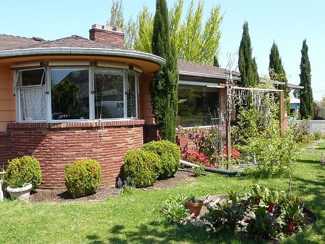 Unique Bay window nook