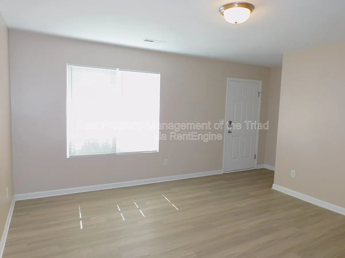 Building Photo - 2035 Chapel Park Ln