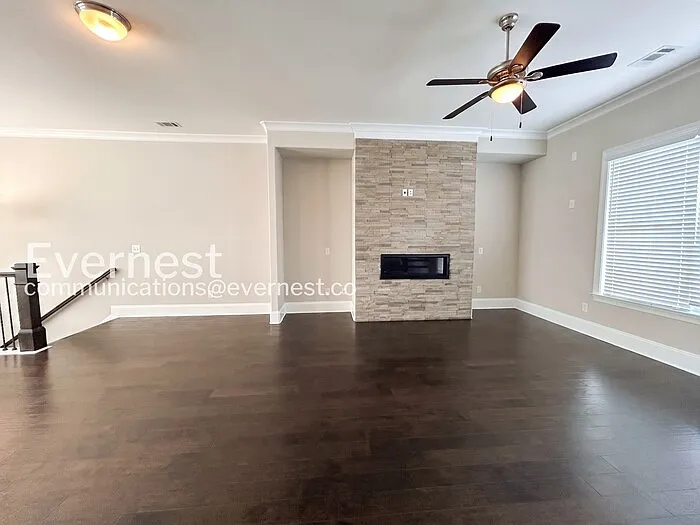 2140 Coventry Dr — Photo 7