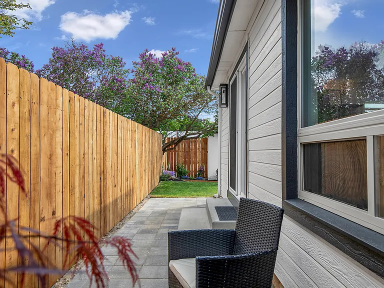 1309 W Melrose St — Photo 42