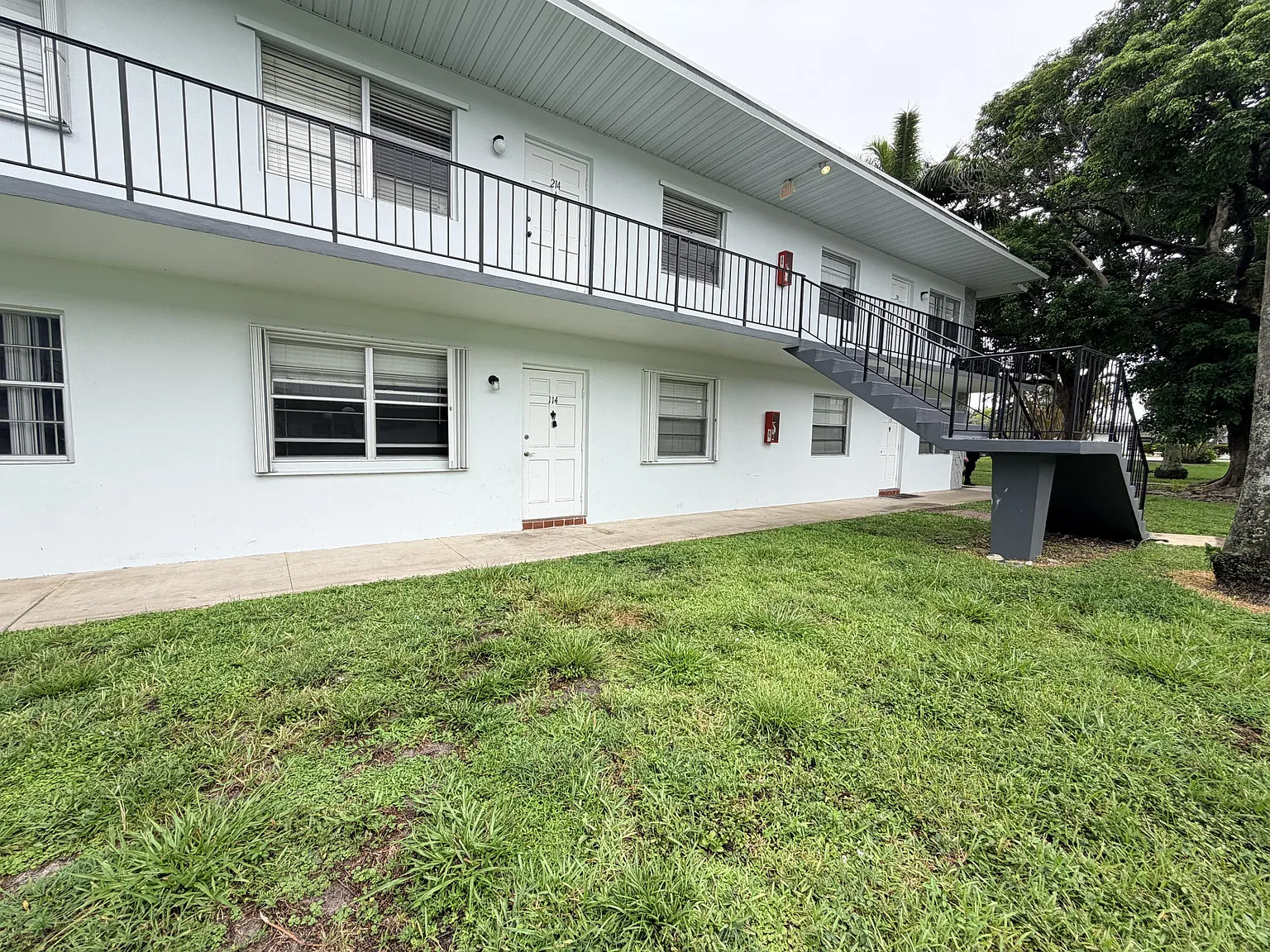 2 bed, 2.0 bath, 776 sqft, $1,900 — Photo 2