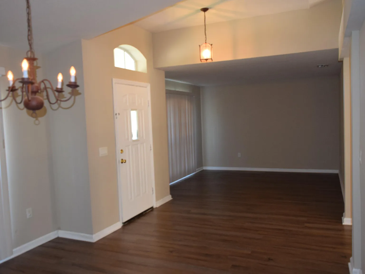 3 bed, 2.0 bath, 1814 sqft, $1,875 — Photo 2
