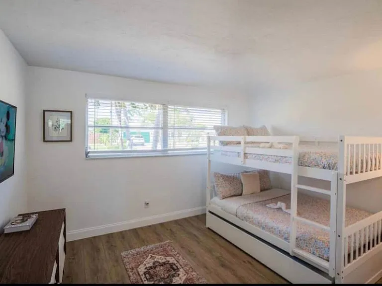 3649 SE 5th Ct — Photo 18
