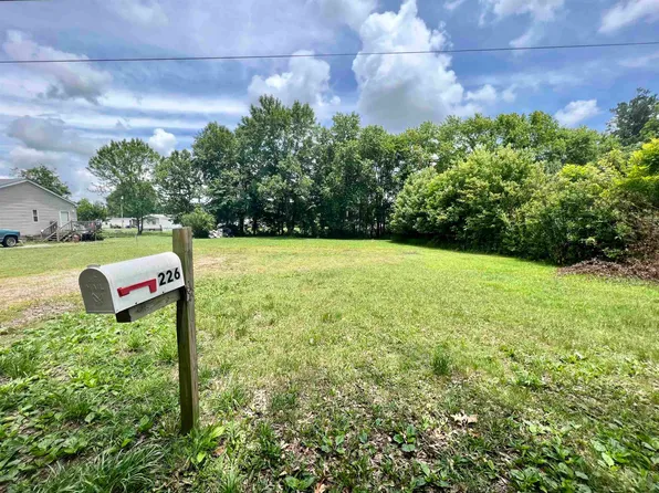 226 Massey St, Adamsville, TN 38310
