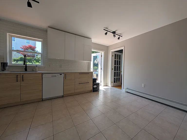 14 Stone Hill Pl — Photo 6