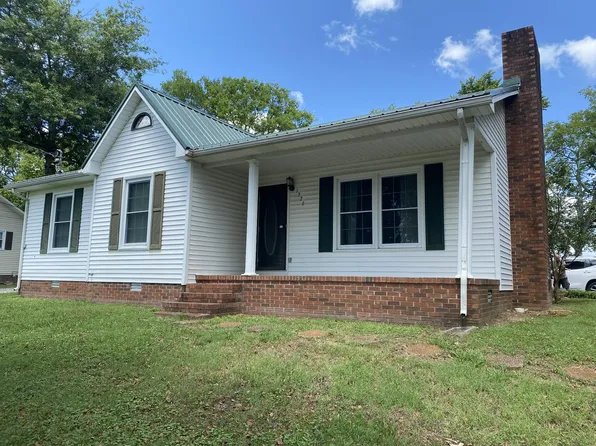 1325 Charlotte Dr, Pulaski, TN 38478