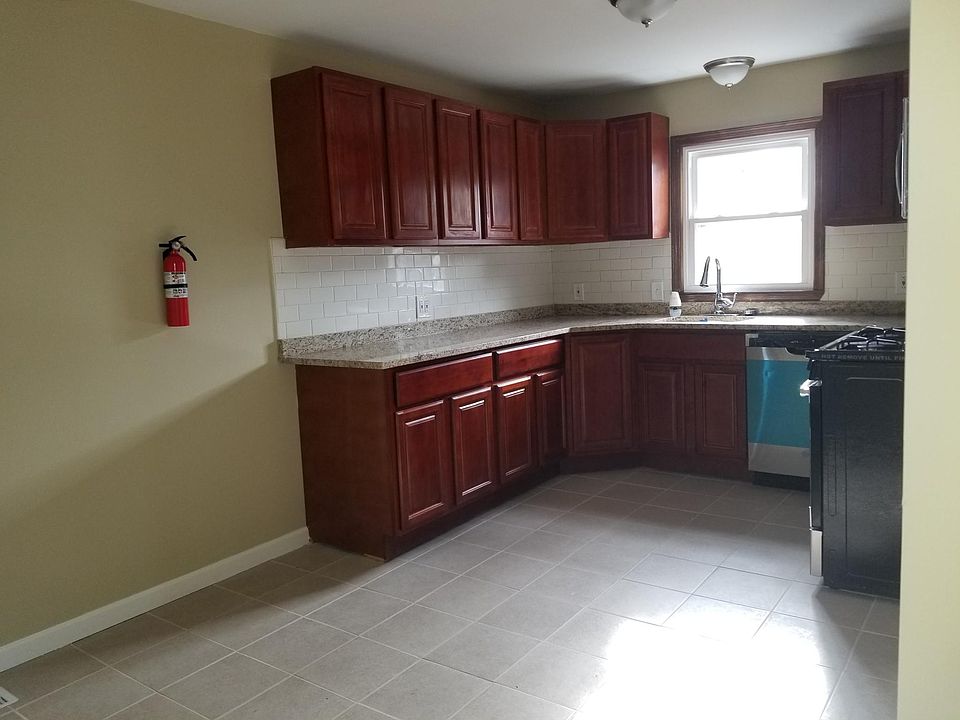 2nd image of 17 Star St