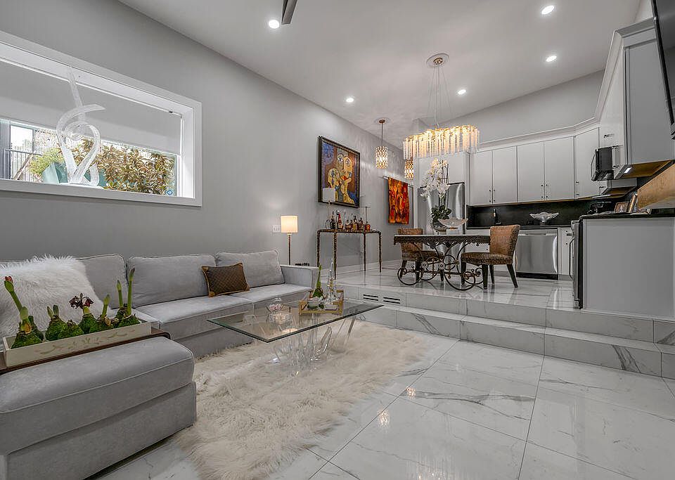 1st image of 514 W Short St #103