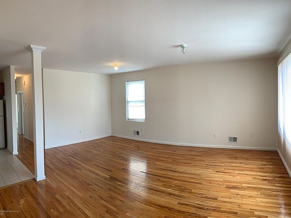 5th image of 15 Hunter Ave