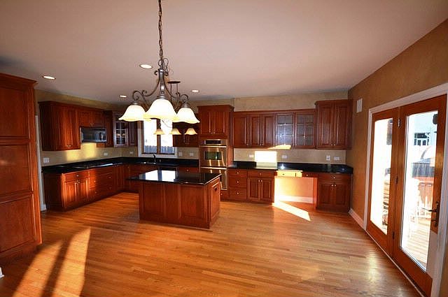 2nd image of 2759 Maple St