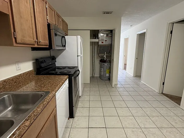 108 Scranton St #5 — Photo 4
