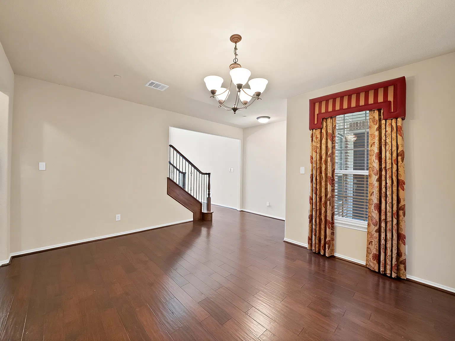 2 bed, 2.5 bath, 1581 sqft, $2,700 — Photo 3