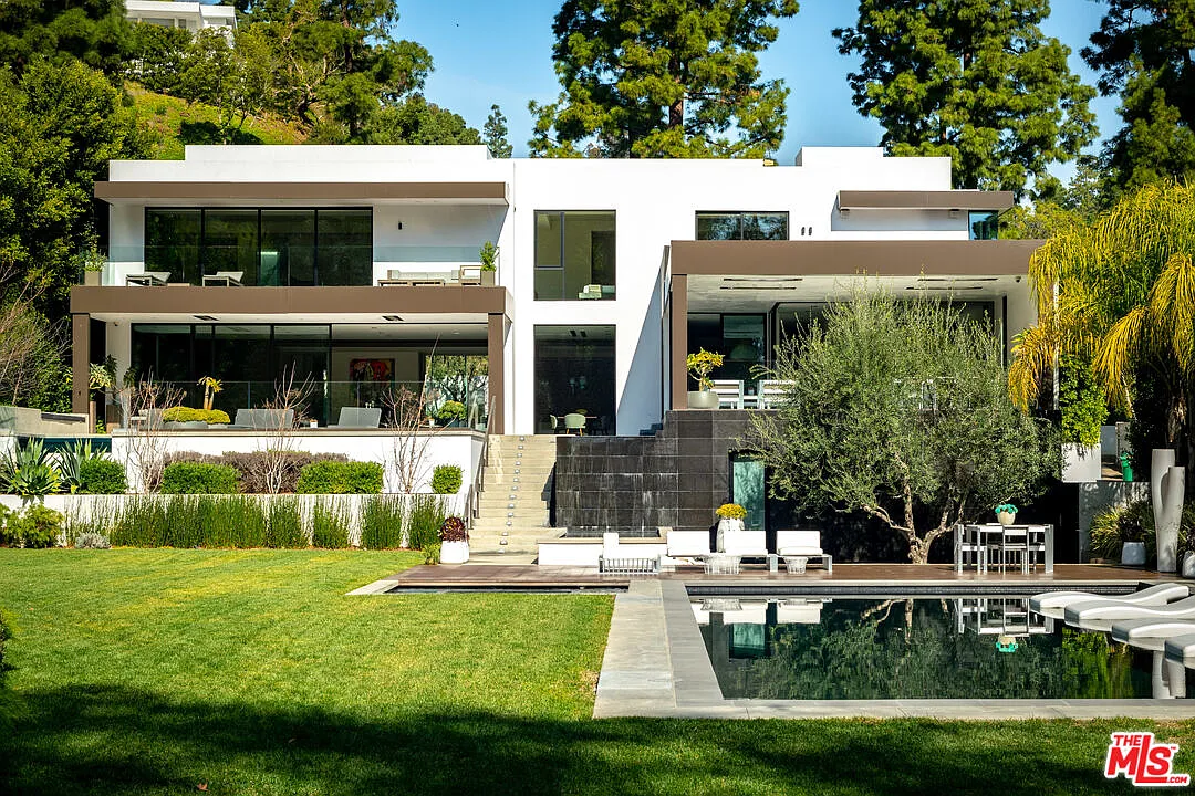7 bed, 11.0 bath, 12800 sqft, $120,000 — Photo 3