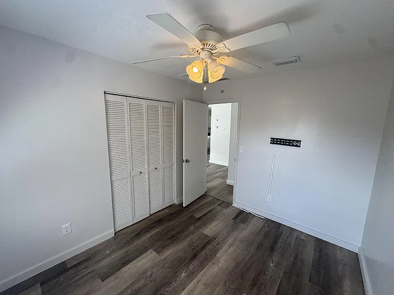1711 W Carmen St #B — Photo 11