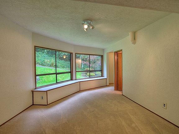 4th image of 1515 207th Pl NE