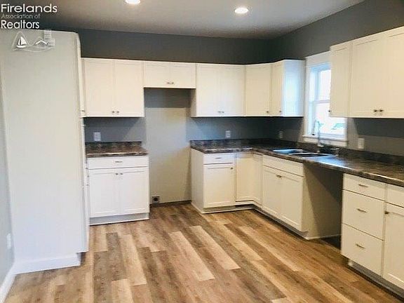 2nd image of 908 Birchard Ave