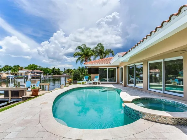 2016 Michigan Ave NE, Saint Petersburg, FL 33703