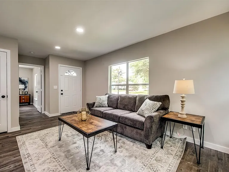 2617 Ryan Ave — Photo 7