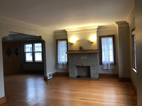 2646 N 63rd St, Wauwatosa, WI 53213