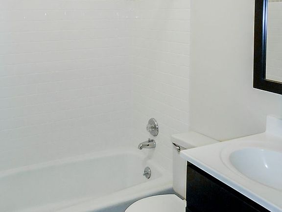 4th image of 2523 N Lincoln Ave APT C2