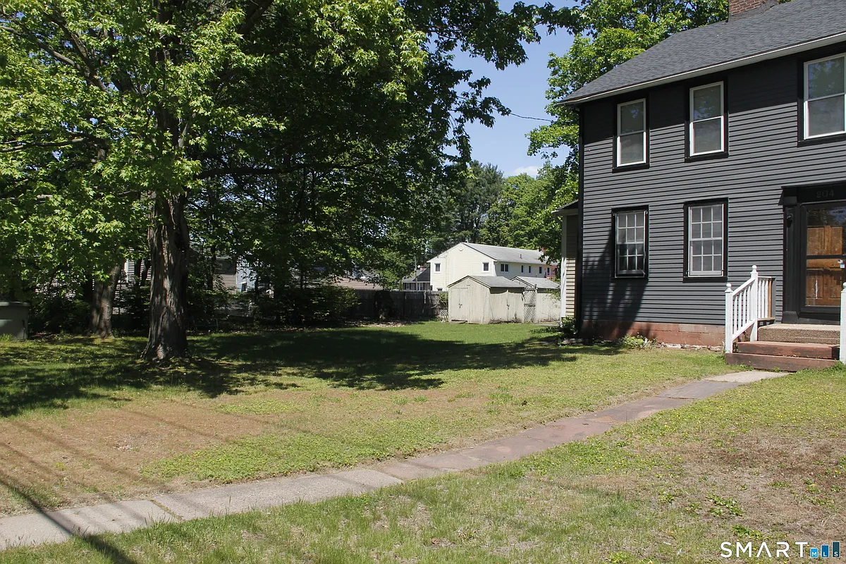 Building Photo - 204 Poquonock Ave