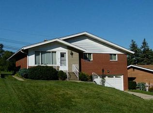 12 Foxcroft Rd, Pittsburgh, PA 15220