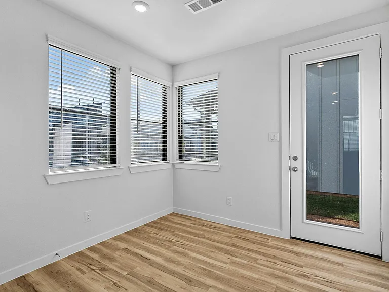 3235 Loam Ln — Photo 10