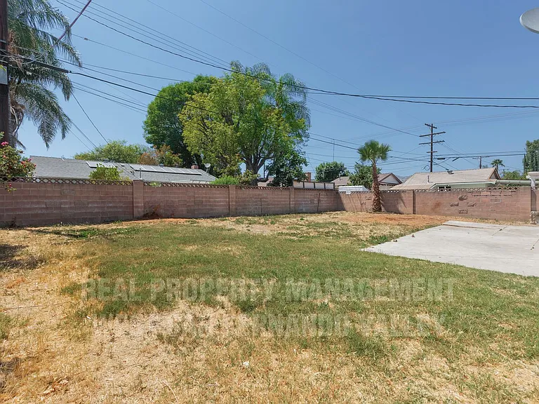 7749 Kentland Ave — Photo 31