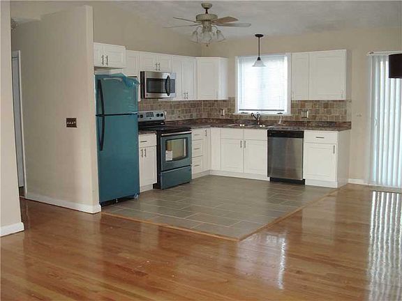 5th image of 50 Acorn Ln